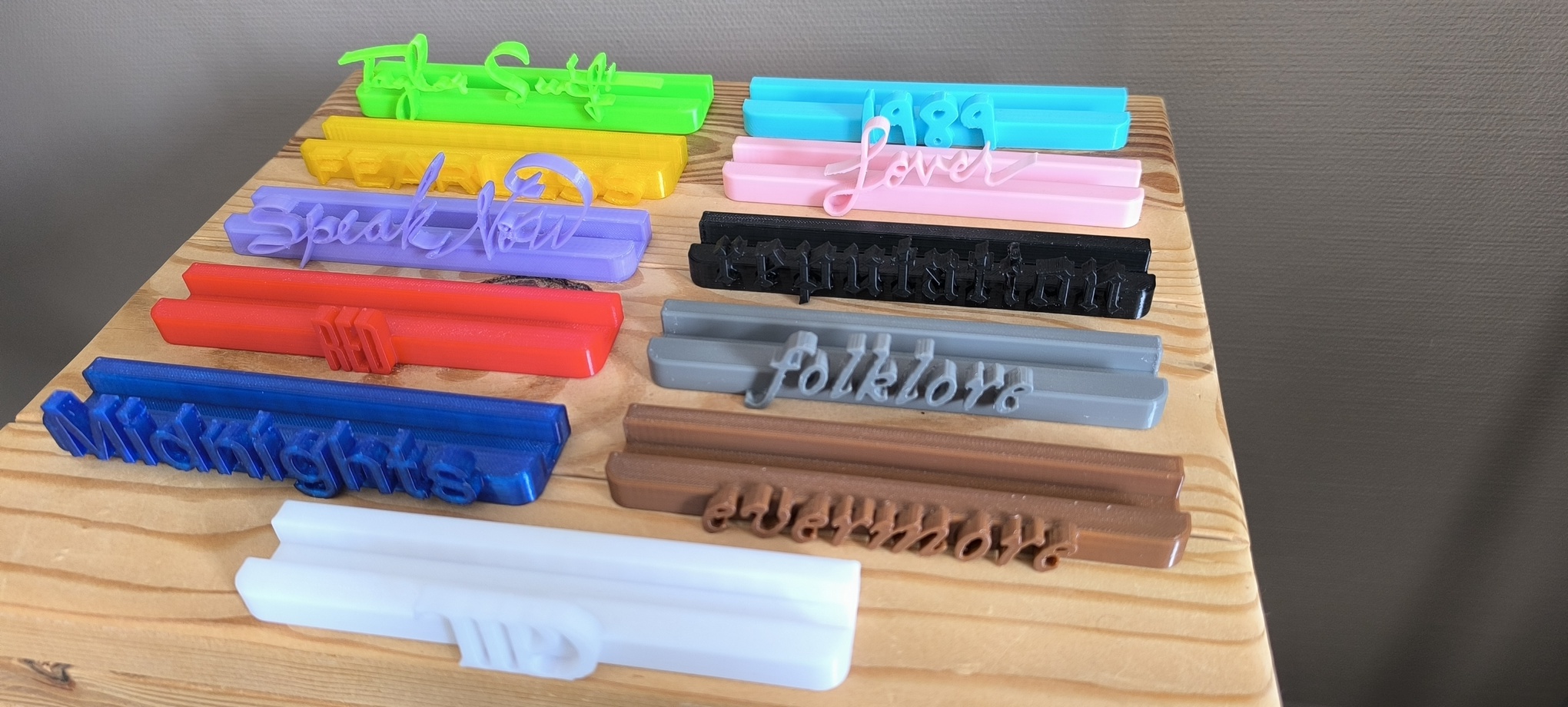 Supports CD Taylor Swift